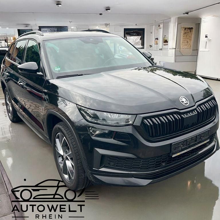 Schwarz Gebraucht 2022 Skoda Kodiaq SportLine SUV | 26.900 € - Bild 1/4