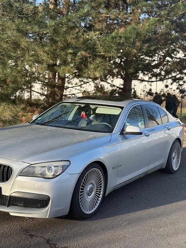 Gebraucht BMW 740 326 PS (239 kW) 2011 Silber Limousine
