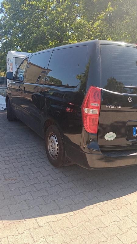 Schwarz Gebraucht 2009 Hyundai H-1 Van | 4.200 € (Fairer Preis) - Bild 1/4