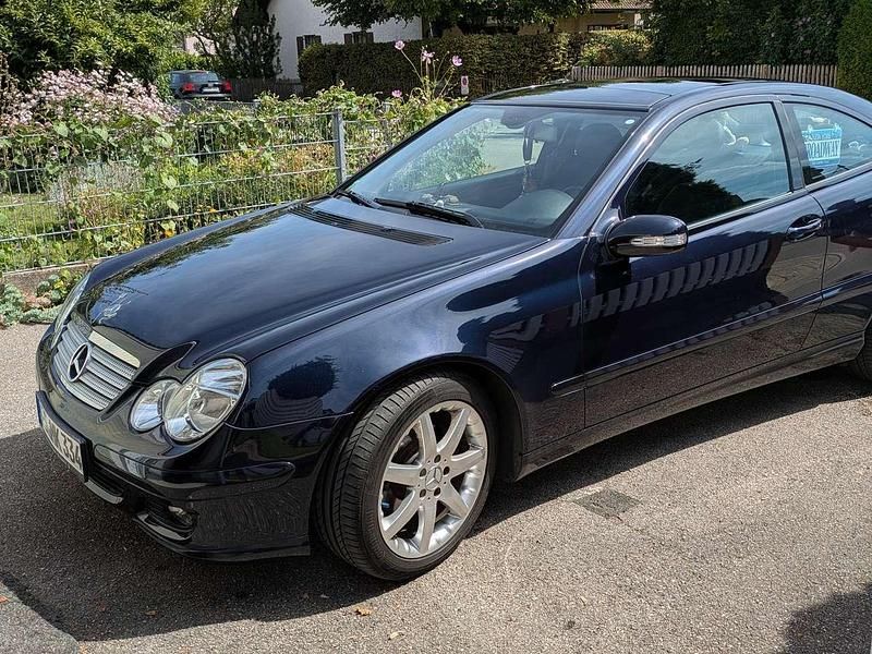 Blau Gebraucht 2005 Mercedes C230 Coupé | 11.000 € - Bild 1/4