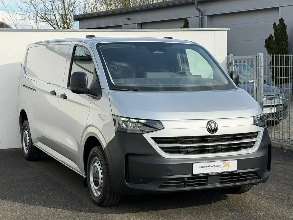 Nouă VW Transporter 150 CP (110 kW) 2025 Argintiu Van