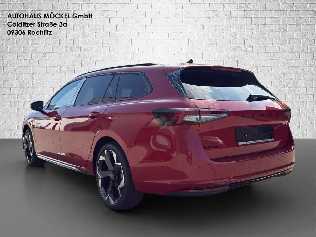 Gebraucht Skoda Superb SportLine 204 PS (150 kW) 2025 Carmine rot metallic Kombi