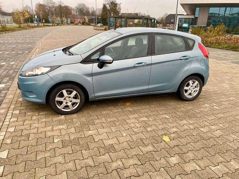 Gebraucht Ford Fiesta 90 PS (66 kW) 2009 Blau Kleinwagen