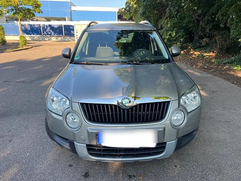 Braun Gebraucht 2010 Skoda Yeti SUV | 3.150 € (Superpreis) - Bild 1/4