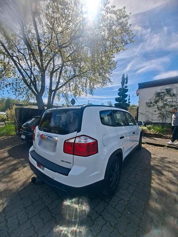 Gebraucht Chevrolet Orlando 141 PS (103 kW) 2012 Weiß Van / Kleinbus