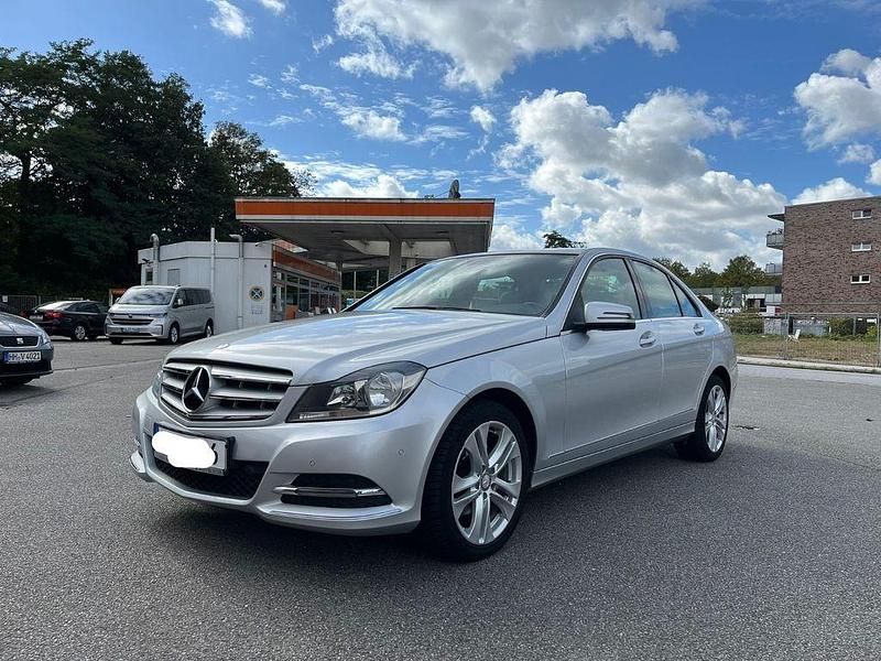 Silber Gebraucht 2013 Mercedes C200 Limousine | 12.490 € (Fairer Preis) - Bild 1/4