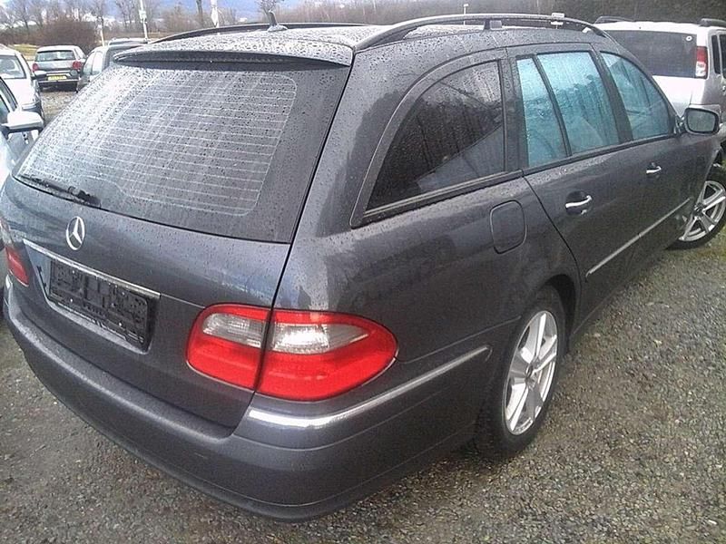 Gebraucht Mercedes E220 Avantgarde 204 PS (150 kW) 2009 Tenoritgrau  metalliclack Kombi