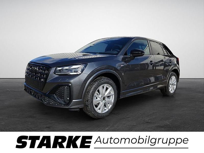 Grau (daytonagrau perleffekt) Neu 2025 Audi Q2 S-Line SUV | 39.900 € (Fairer Preis) - Bild 1/4