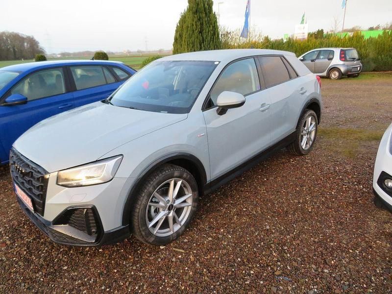 Neu Audi Q2 S-Line 150 PS (110 kW) 2025 Grau SUV