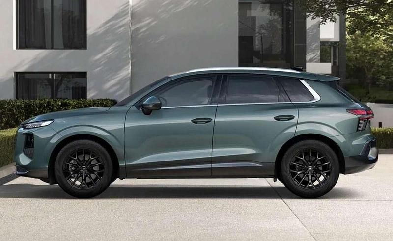 Neu Audi Q3 Ambiente 204 PS (150 kW) 2025 Salbeigrün metallic SUV