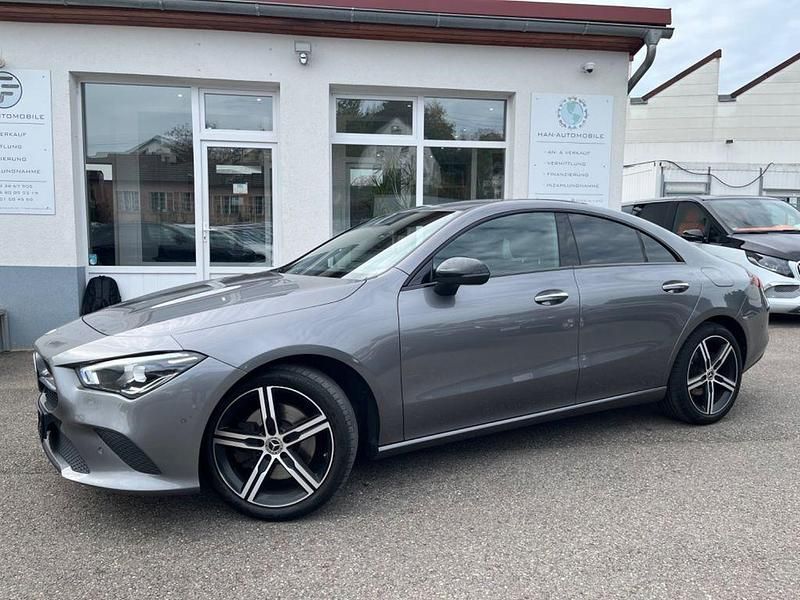 Mountaingrau met. Gebraucht 2021 Mercedes CLA220 Night Limousine | 19.990 € (Guter Preis) - Bild 1/4