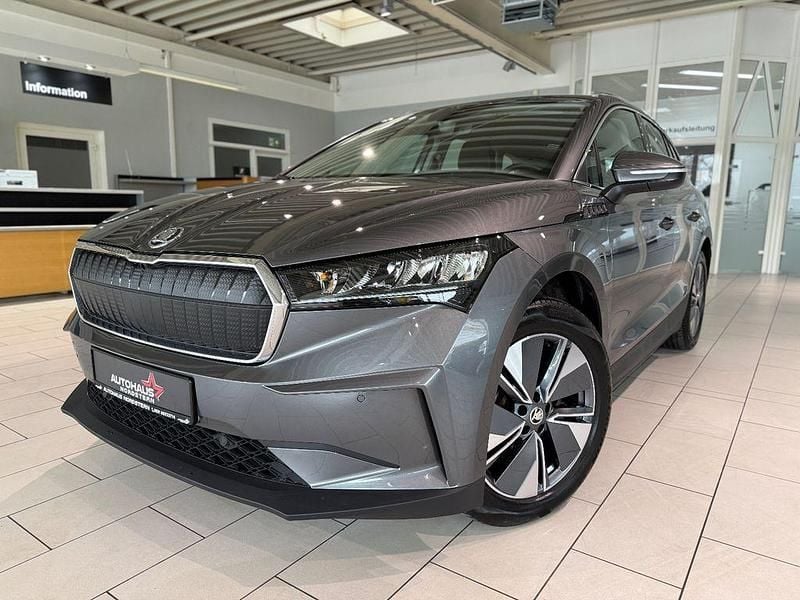 Grau Gebraucht 2023 Skoda Enyaq iV Loft SUV | 28.990 € (Superpreis) - Bild 1/4