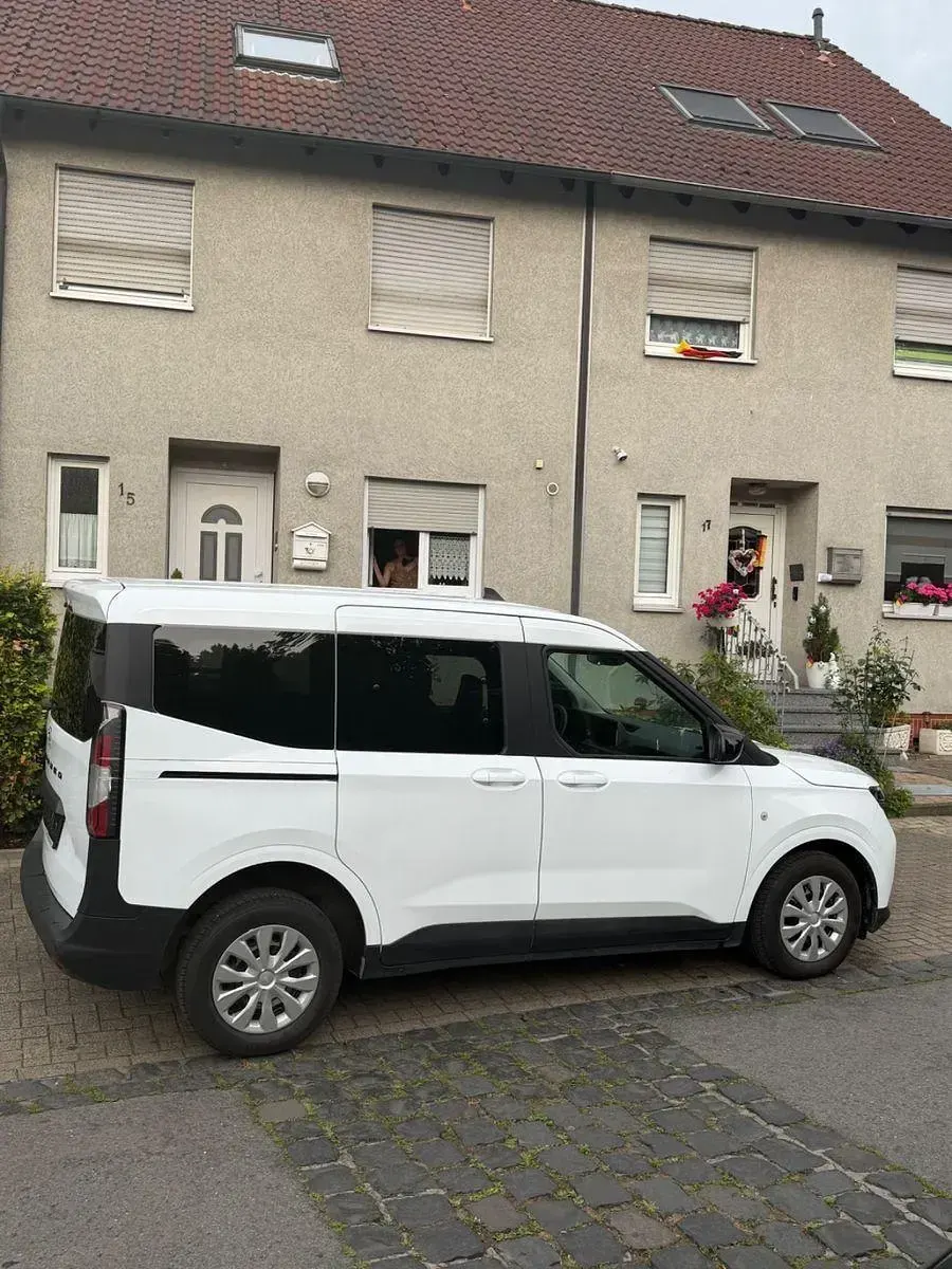 Gebraucht Ford Tourneo Courier Trend 101 PS (74 kW) 2025 Weiß Van / Kleinbus