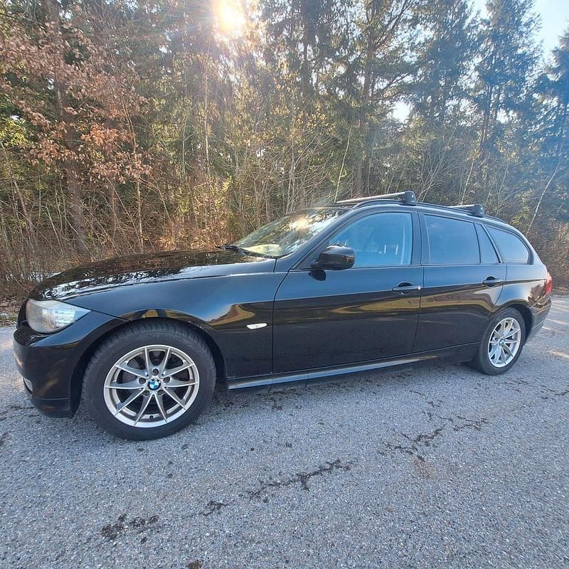 Gebraucht BMW 320 184 PS (135 kW) 2011 Schwarz Kombi