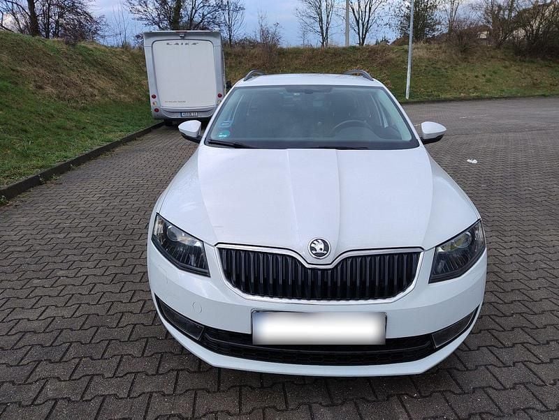 Second-hand Skoda Octavia Joy 150 CP (110 kW) 2016 Alb Hatchback
