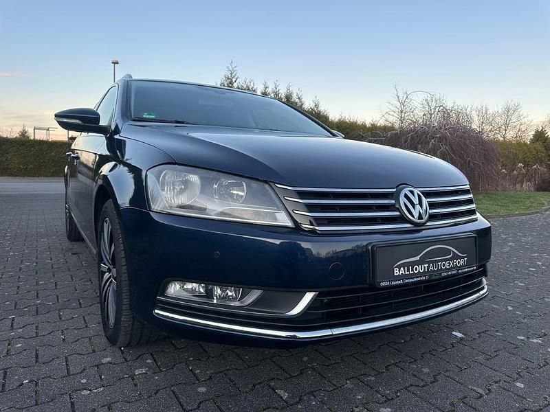 Gebraucht VW Passat 140 PS (102 kW) 2012 Blau Limousine