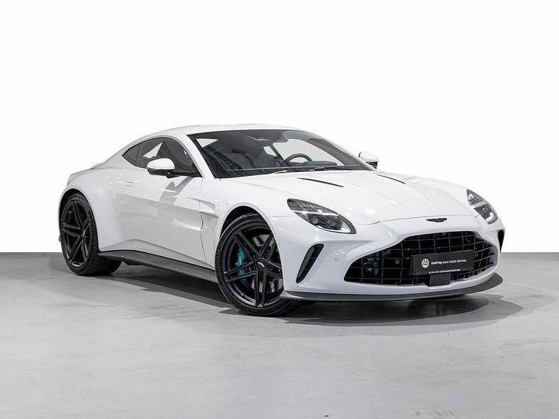Lunar white Neu 2025 Aston Martin V8 Vantage Coupé | 214.888 € (Guter Preis) - Bild 1/4