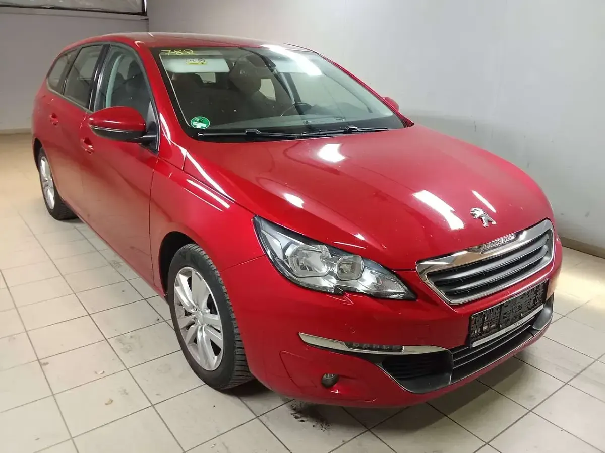 Gebraucht Peugeot 308 Active 110 PS (80 kW) 2016 Lackierung ultimaterot/metal Kombi