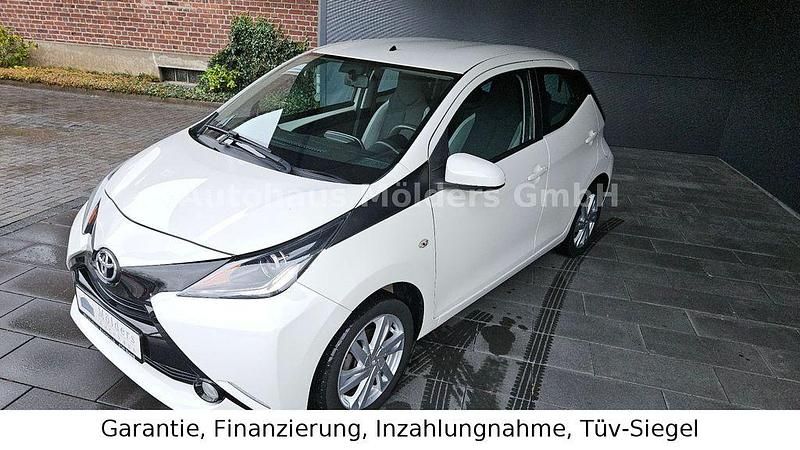Weiß Gebraucht 2014 Toyota Aygo Kleinwagen | 8.450 € (Etwas zu teuer) - Bild 1/4