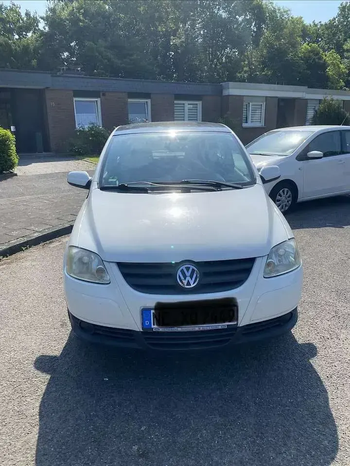 Gebraucht VW Fox Basis 54 PS (39 kW) 2008 Weiß Kleinwagen