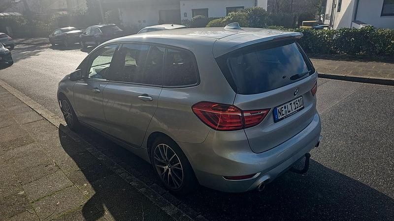 Gebraucht BMW 220 Gran Tourer Advantage 190 PS (139 kW) 2019 Silber Van / Kleinbus