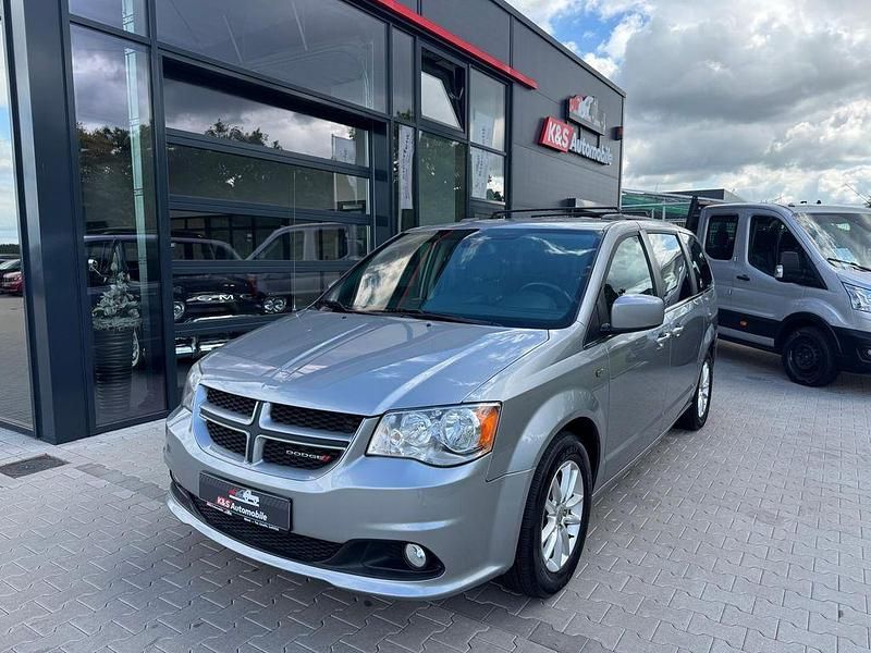 Silber Gebraucht 2018 Dodge Grand Caravan Van / Kleinbus | 10.990 € (Superpreis) - Bild 1/4