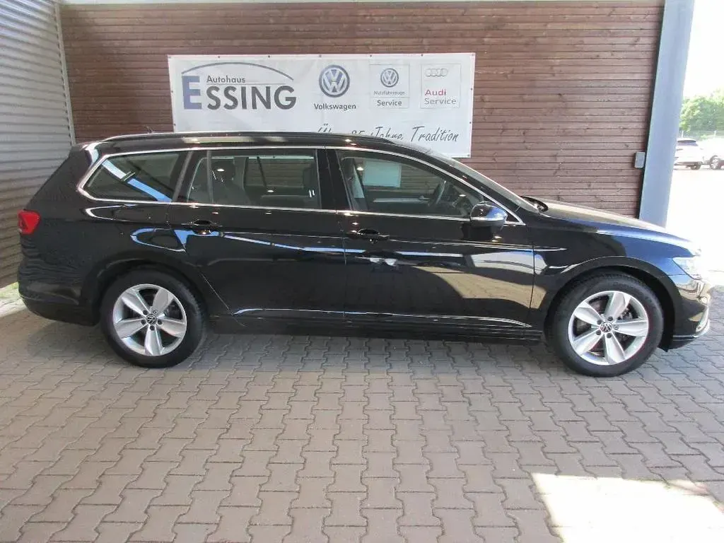 Gebraucht VW Passat Business 150 PS (110 kW) 2023 Schwarz Kombi