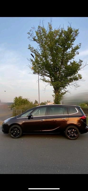 Braun Gebraucht 2013 Opel Zafira Tourer Sport Van / Kleinbus | 9.500 € (Fairer Preis) - Bild 1/4