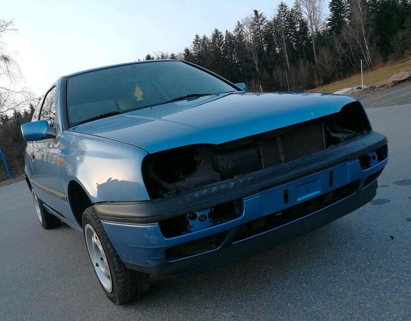 Gebraucht VW Golf III 60 PS (44 kW) 1993 Blau Kleinwagen