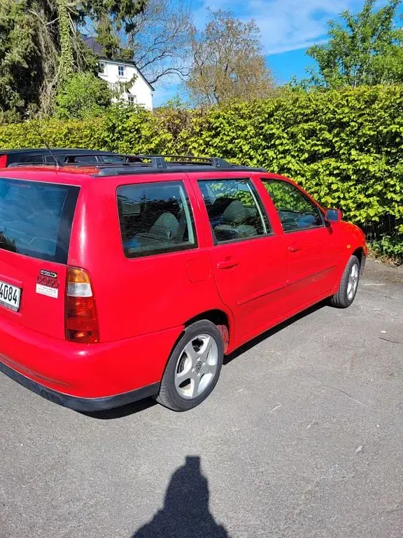 Używany VW Polo Basis 60 KM (44 kW) 1998 Czerwony Kombi