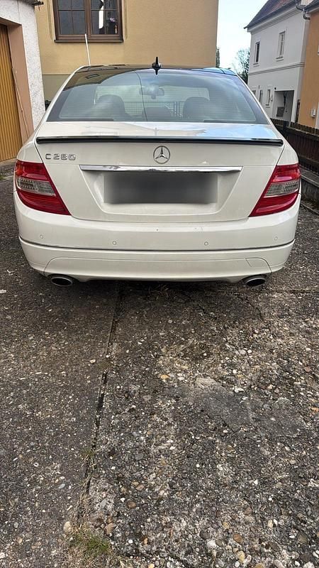 Weiß Gebraucht 2009 Mercedes C280 Limousine | 5.700 € (Superpreis) - Bild 1/4