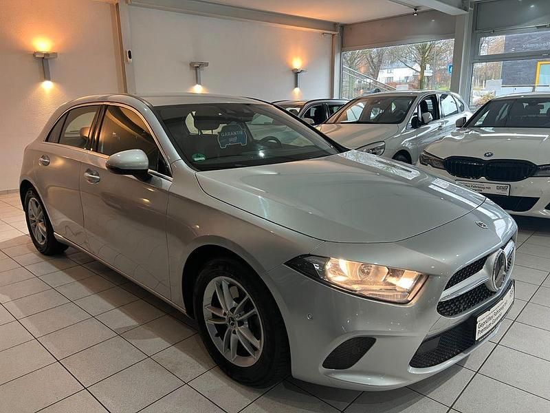 Gebraucht Mercedes A180 116 PS (85 kW) 2021 Silber Limousine