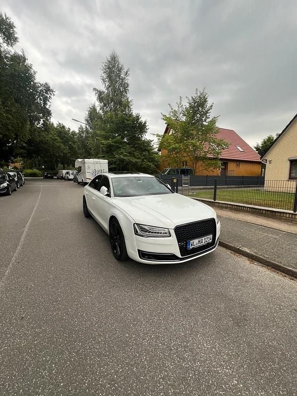 Weiß Gebraucht 2016 Audi A8 Limousine | 25.200 € (Superpreis) - Bild 1/4