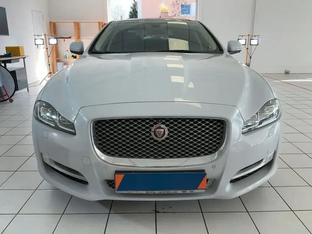 Gebraucht Jaguar XJ Portfolio 300 PS (220 kW) 2018 Weiß Limousine