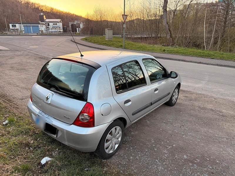 Gebraucht Renault Clio II Authentique 75 PS (55 kW) 2011 Grau Limousine