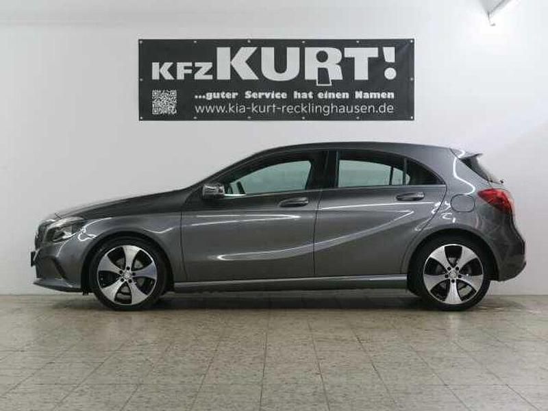 Gebraucht Mercedes A180 Style 122 PS (89 kW) 2016 Mountaingrau Limousine