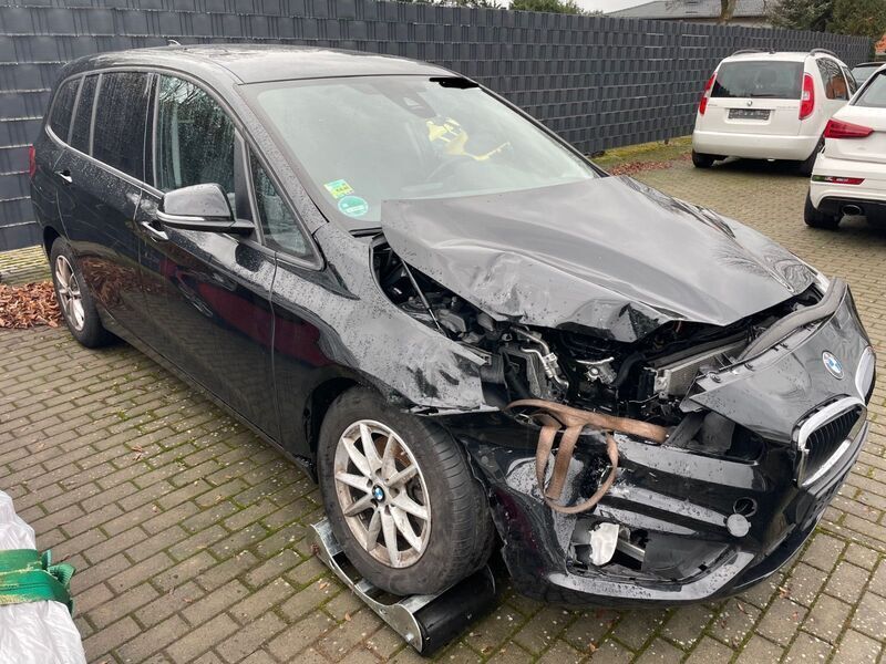 Schwarz Gebraucht 2017 BMW 218 Gran Tourer Advantage Van / Kleinbus | 9.990 € - Bild 1/4