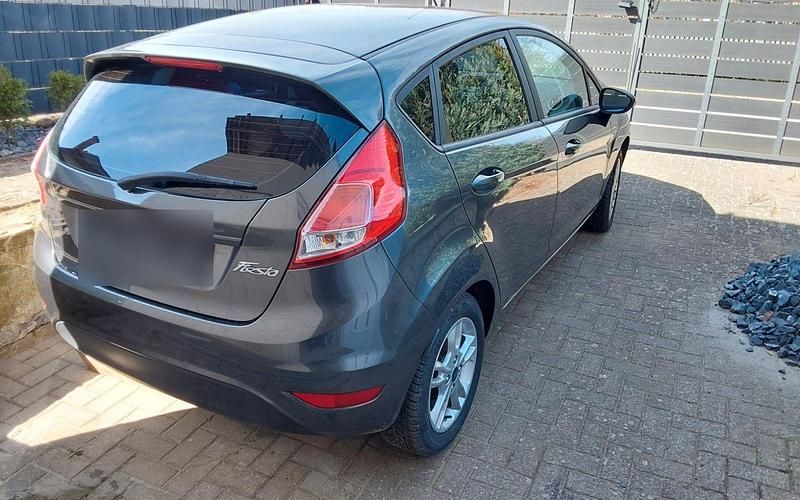Gebraucht Ford Fiesta Trend 80 PS (58 kW) 2017 Grau Kleinwagen