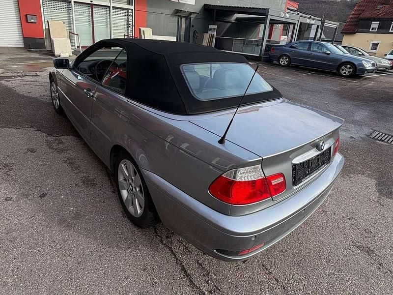Gebraucht BMW 318 Cabriolet 150 PS (110 kW) 2005 Silbergrau metallic Cabrio