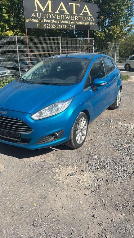 Blau Gebraucht 2016 Ford Fiesta Titanium Kleinwagen | 3.690 € (Guter Preis) - Bild 1/4