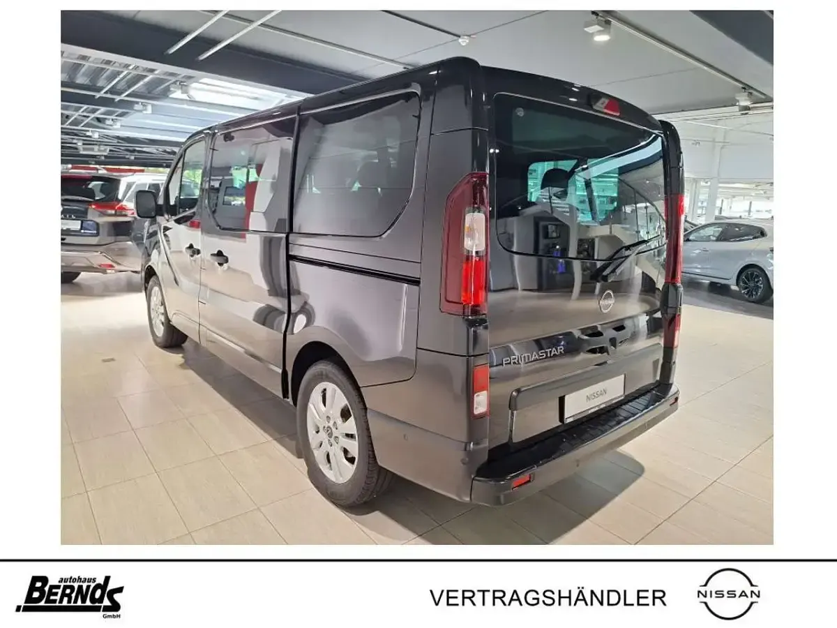 Neu Nissan Primastar Tekna 170 PS (125 kW) 2025 Midnight black metallic Van / Kleinbus