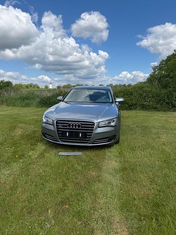 Silber Gebraucht 2011 Audi A8 Performance Limousine | 21.990 € - Bild 1/4