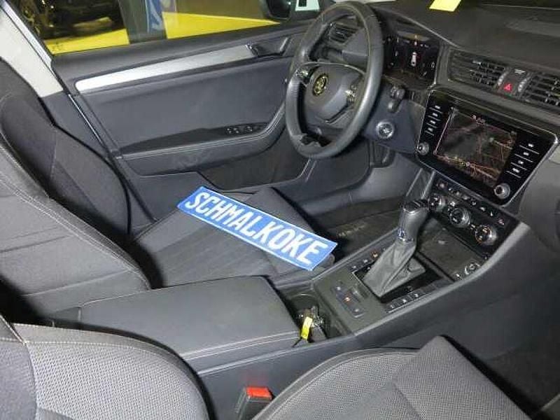 Gebraucht Skoda Superb Style 218 PS (160 kW) 2023 Moon white (metallic) Kombi