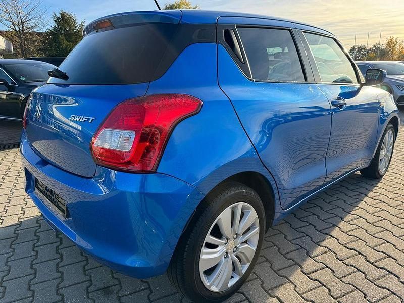 Gebraucht Suzuki Swift Comfort+ 90 PS (66 kW) 2020 Blau Limousine