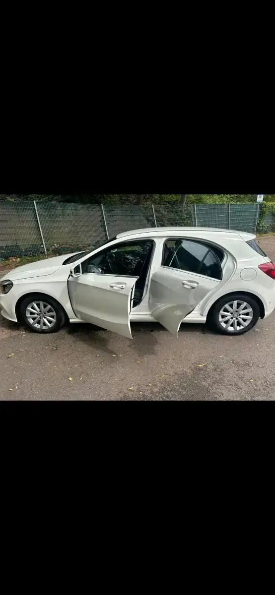 Gebraucht Mercedes A180 122 PS (89 kW) 2016 Weiß Kleinwagen