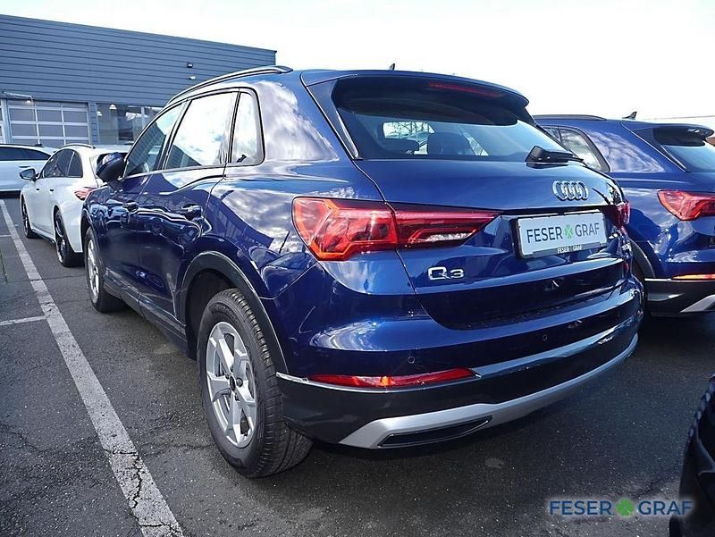 Gebraucht Audi Q3 Ambiente 150 PS (110 kW) 2025 Navarrablau metallic SUV