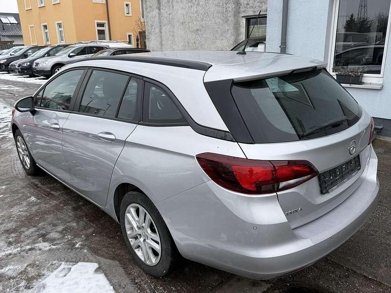 Gebraucht Opel Astra Edition 101 PS (74 kW) 2017 Reflexsilber Kombi