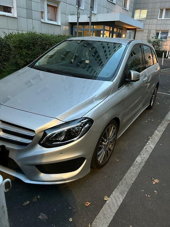 Gebraucht Mercedes B180 122 PS (89 kW) 2018 Silber Van / Kleinbus
