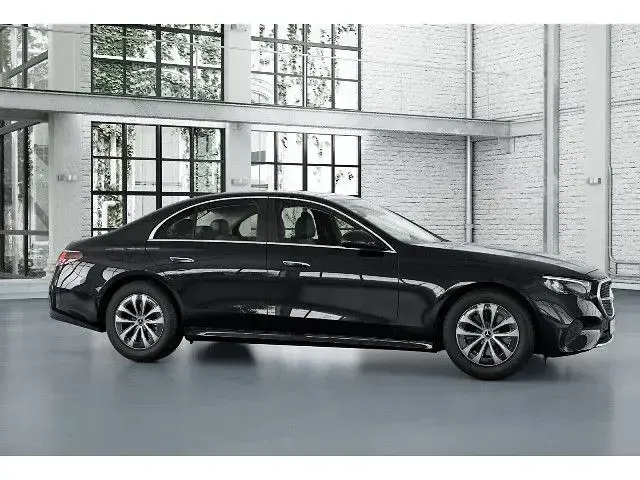 Gebraucht Mercedes E220 Avantgarde 197 PS (144 kW) 2026 Schwarz Limousine