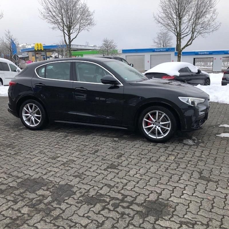 Gebraucht Alfa Romeo Stelvio 209 PS (153 kW) 2017 Schwarz SUV